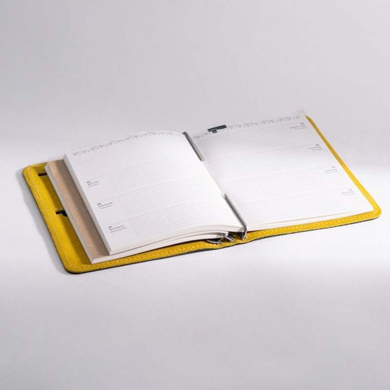 Taschenbegleiter SO_22 - Smoke Blue/Honey (M) by Roterfaden: Open leather planner with lined pages, clips for inserts, and zippered pocket for essentials. Ideal for fountain pen users.