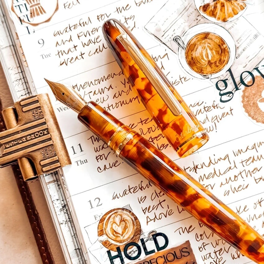 Esterbrook Estie - Amber Tortoise / Gold - Needlepoint Fountain Pen