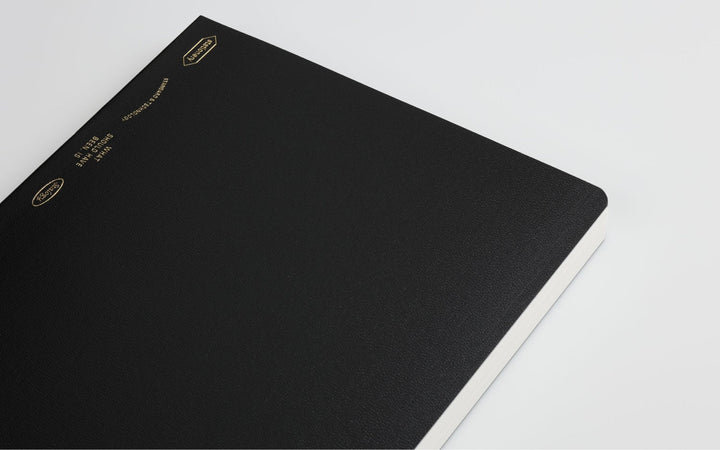 018 Editor’s Series 365 Days Dotgrid Notebook (A5, Black) with gold-foil text on a pebbled cover, ideal for fountain pen friendly daily planning.