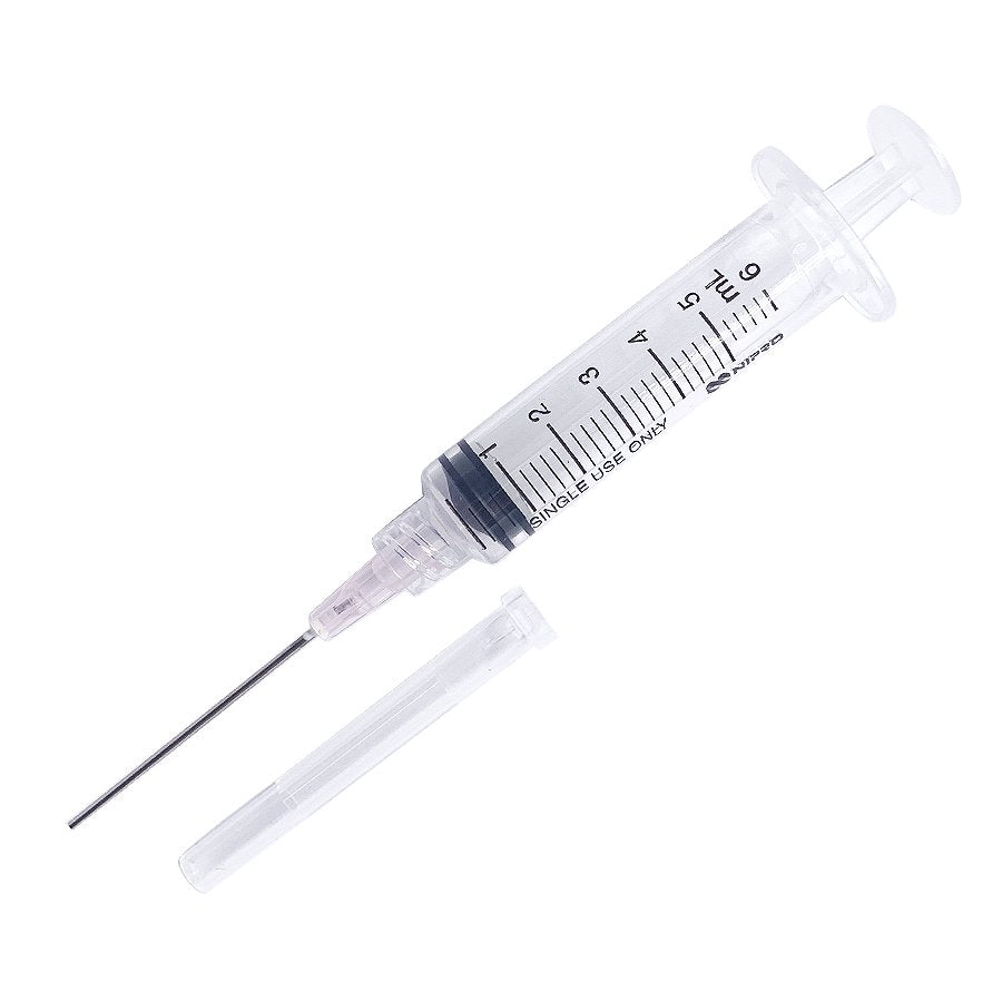 Syringe Set (Blunt Tip) featuring a 6 mL clear syringe and 18G blunt tip needle with cap, shown for medical use or liquid drawing.