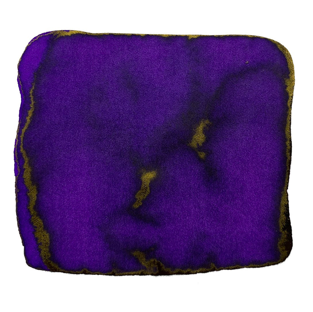 Electro Optic Violet - 18ml: Close-up of deep violet-purple pigment with metallic-gold highlights, showcasing its unique sheen properties for artistic use.