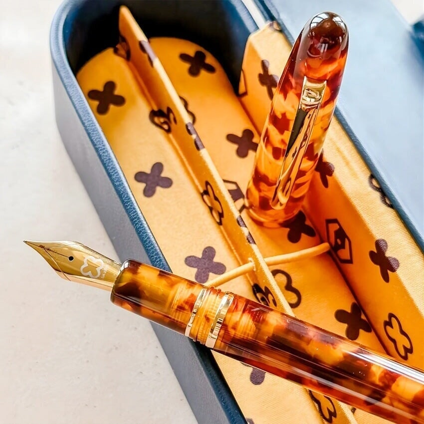 Esterbrook Estie - Amber Tortoise / Gold - Needlepoint Fountain Pen
