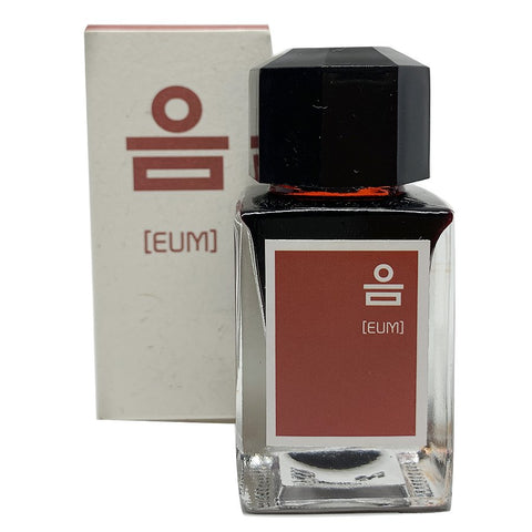Eum (Scarlet) - 18ml fountain-pen ink by 3Oysters, showcased in a square glass bottle with a black cap, alongside its rust-red labeled box.