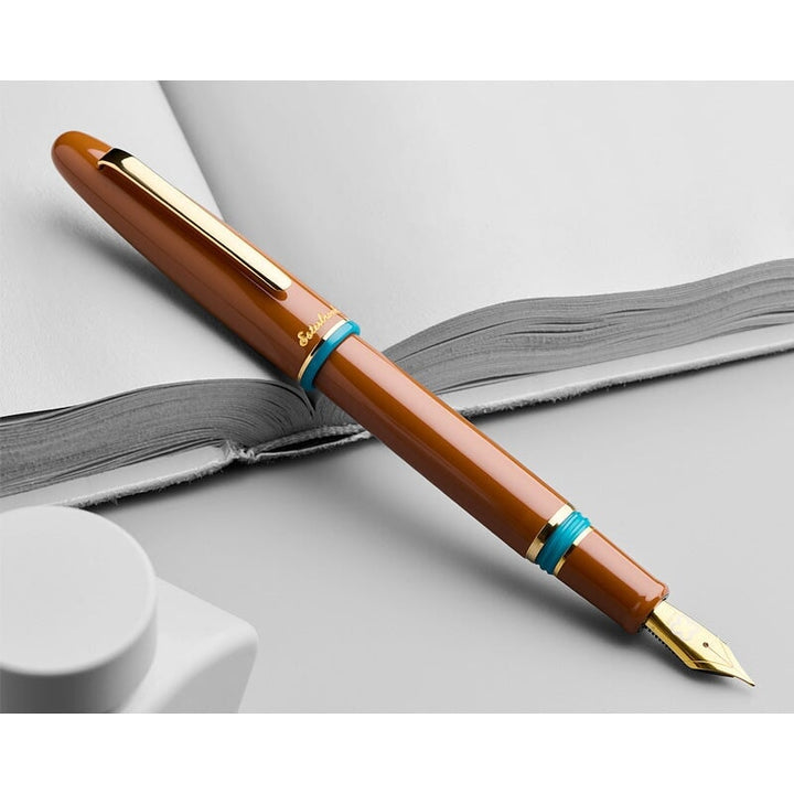 Esterbrook Estie - Incredible Rock / Gold - Broad Fountain Pen