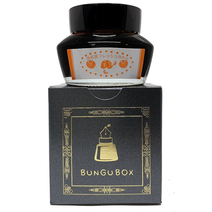 Hamanako Fresh Mandarin Orange ink, 2ml, in a glass jar atop its black box with gold Bungubox logo, featuring mandarin illustrations and Japanese text.