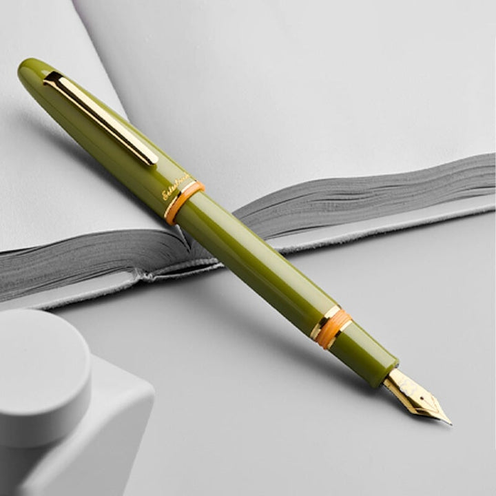 Esterbrook Estie - Quirky Leaf / Gold - Medium Fountain Pen